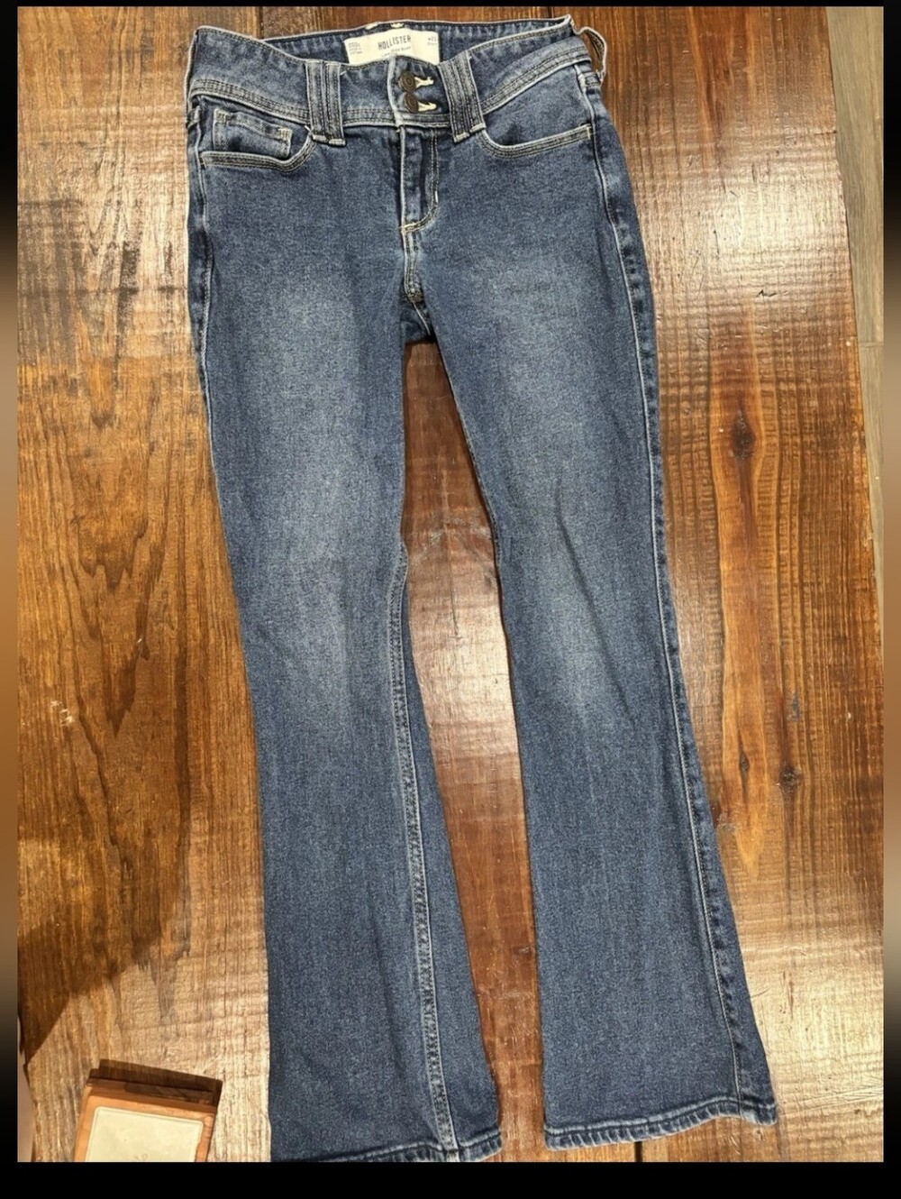 Hollister Medium Wash Women’s Low Rise Boot Cut Jeans Size 000 Short Waist 23